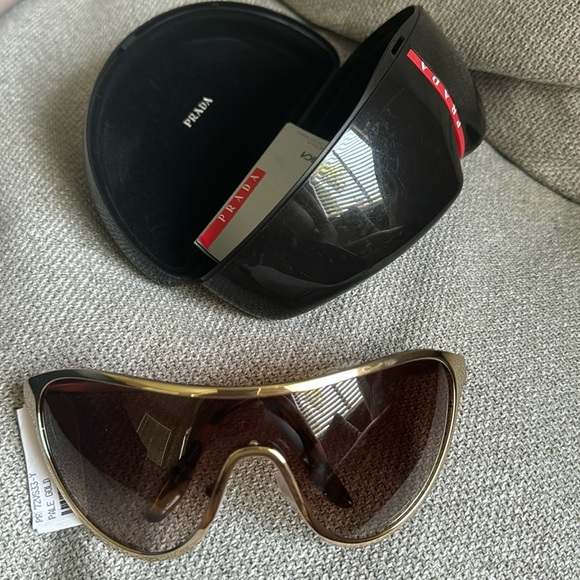 Prada brown sunglasses w/gold trim - Picture 1 of 4